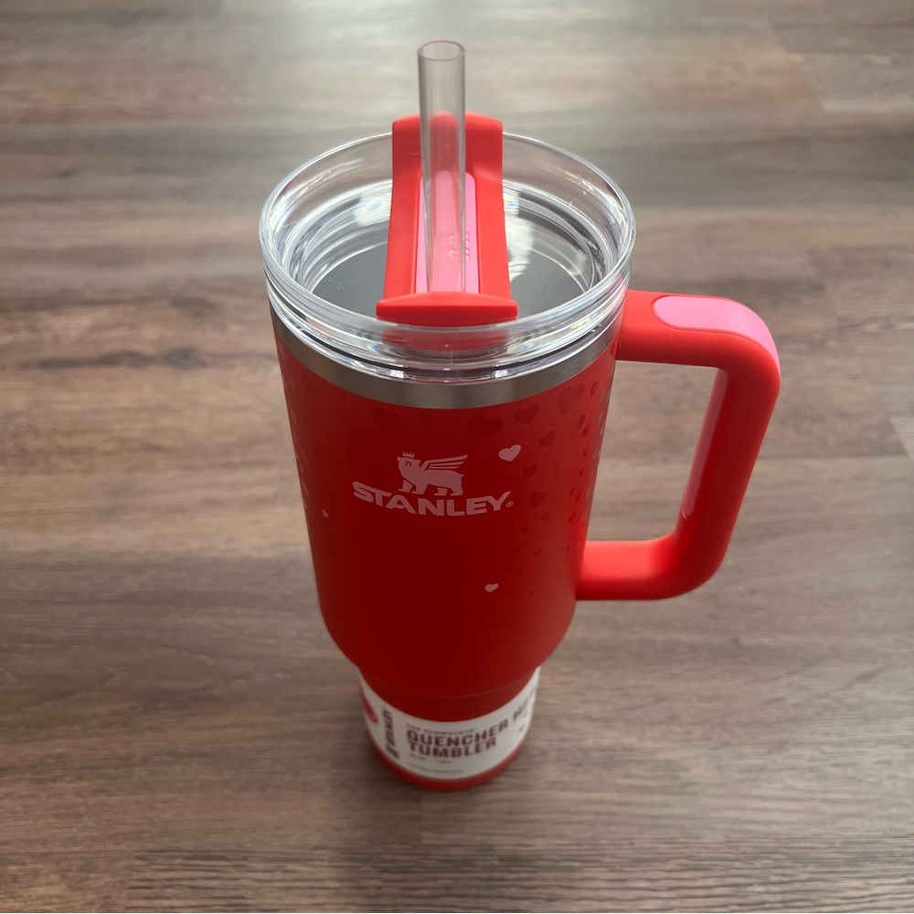 NWT Stanley Valentine’s Day Flowstate Quencher 40oz Tumbler – Ruby Roses - Picture 4 of 8